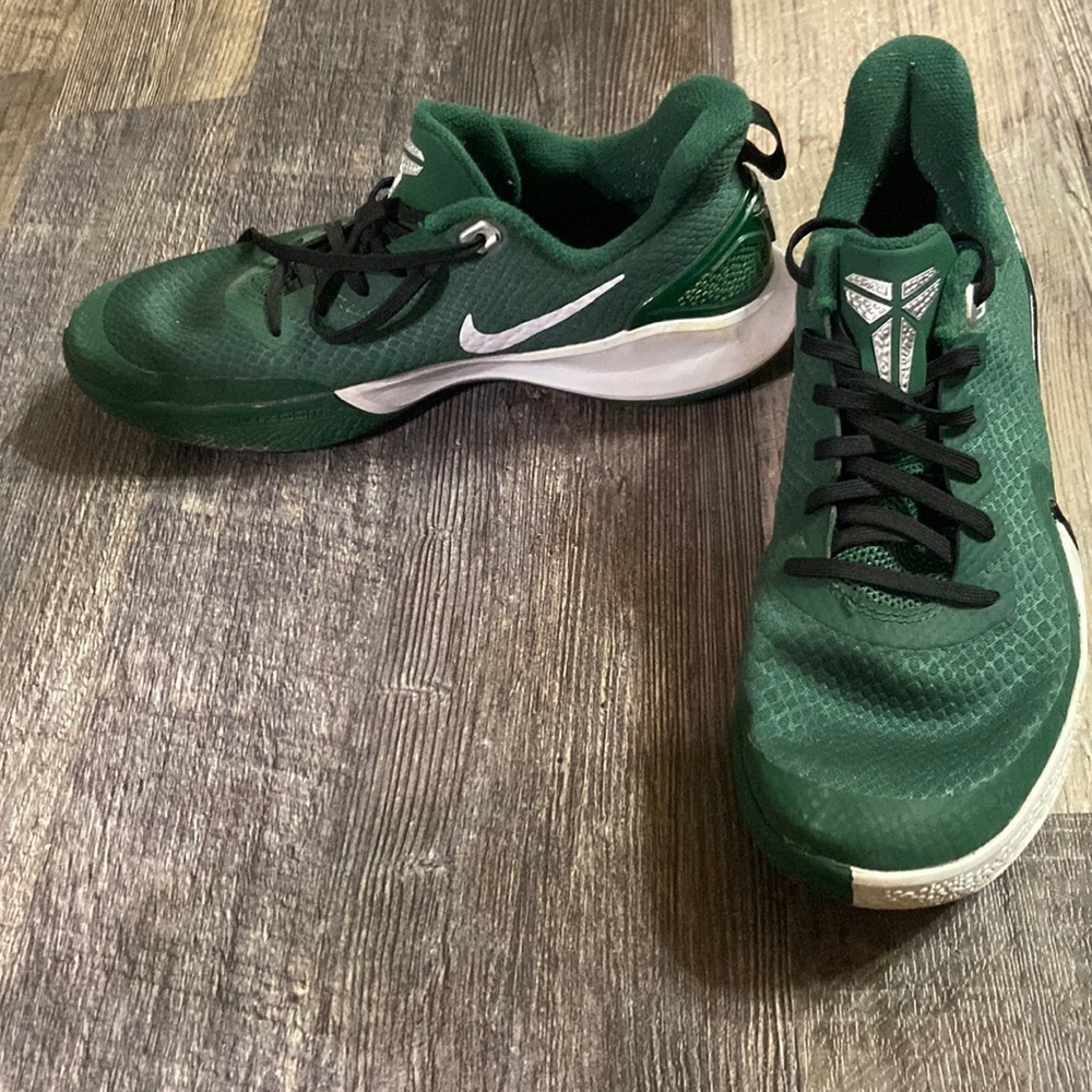 Men’s Nike Kobe Bryant Green Basketball shoes Size 9